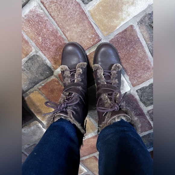 Ugg Ingrid Booties 7.5 Brown #1013800 shearling lined used gently 4x - Picture 3 of 15